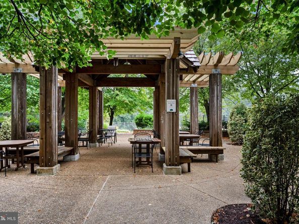 4141 N Henderson Road 702, Arlington VA 22203