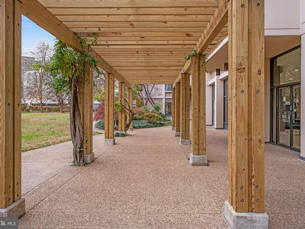 4141 N Henderson Road 702, Arlington VA 22203