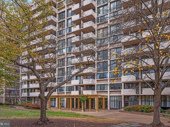 4141 N Henderson Road 702, Arlington VA 22203