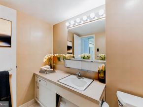 604 S Washington Square 3114, Philadelphia PA 19106