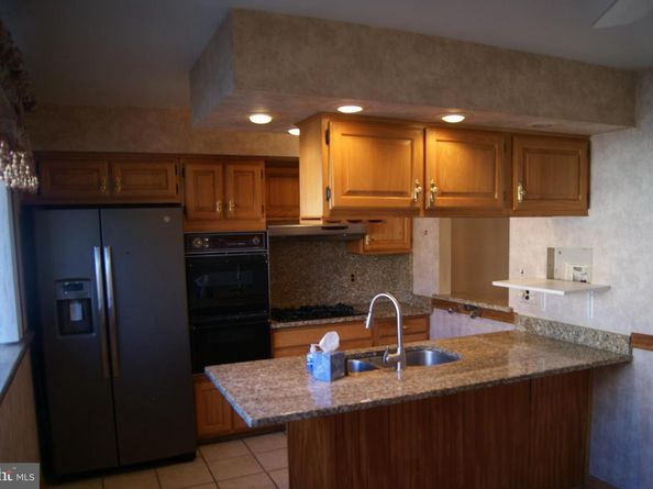 7314 Hill Road, Philadelphia PA 19128