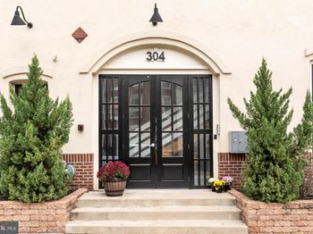 304 E Hector Street