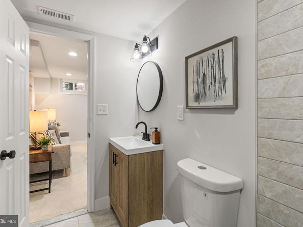 622 S Henry Street, Alexandria VA 22314
