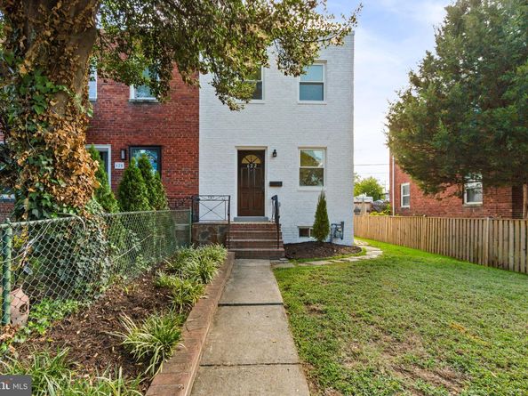 622 S Henry Street, Alexandria VA 22314