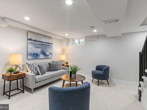 622 S Henry Street, Alexandria VA 22314