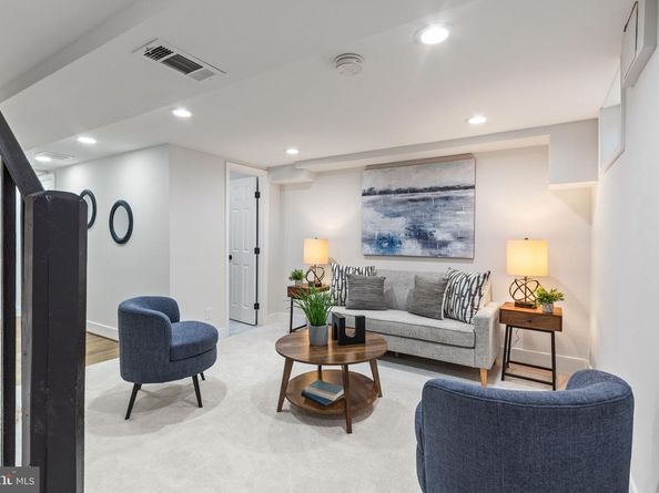 622 S Henry Street, Alexandria VA 22314