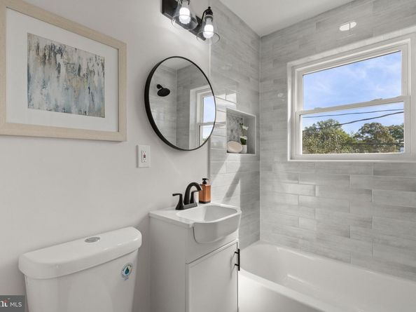 622 S Henry Street, Alexandria VA 22314