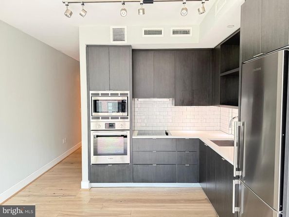1300 4TH Street SE 402, Washington DC 20003