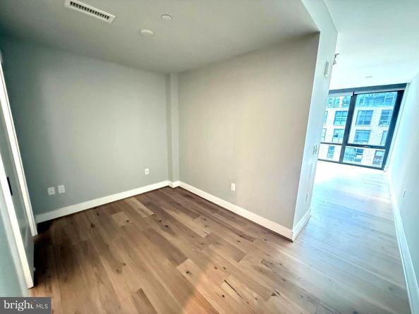1300 4TH Street SE 402, Washington DC 20003