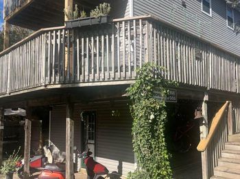 32 River Road