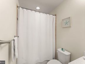 1137 S Monroe Street S, Arlington VA 22204