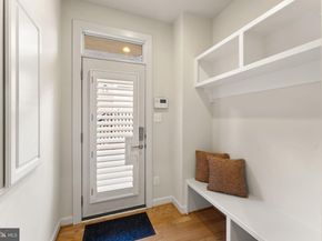 1137 S Monroe Street S, Arlington VA 22204