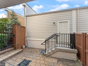 1137 S Monroe Street S, Arlington VA 22204
