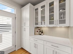 1137 S Monroe Street S, Arlington VA 22204