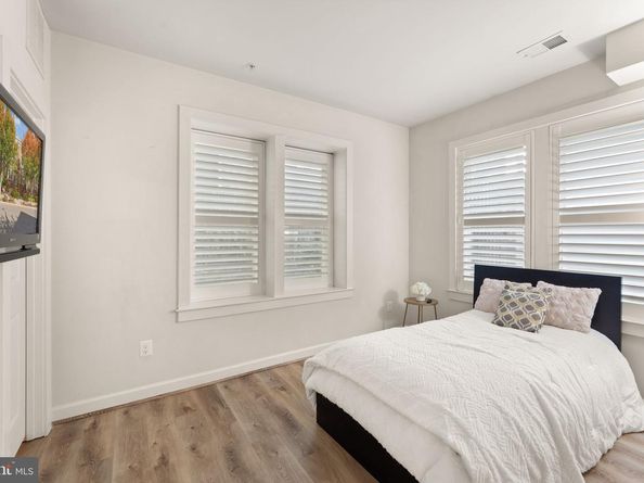 1137 S Monroe Street S, Arlington VA 22204