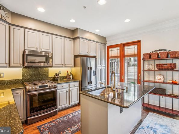 313 Hearthstone Mews, Alexandria VA 22314