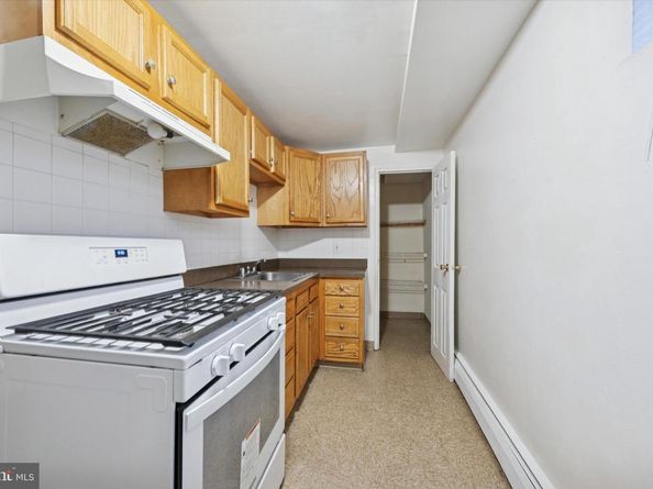 100 E Glenolden Avenue D14, Glenolden PA 19036