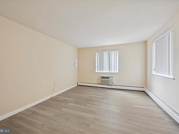 100 E Glenolden Avenue D14, Glenolden PA 19036