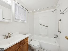 100 E Glenolden Avenue D14, Glenolden PA 19036