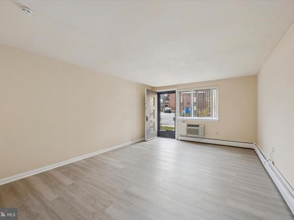 100 E Glenolden Avenue D14, Glenolden PA 19036