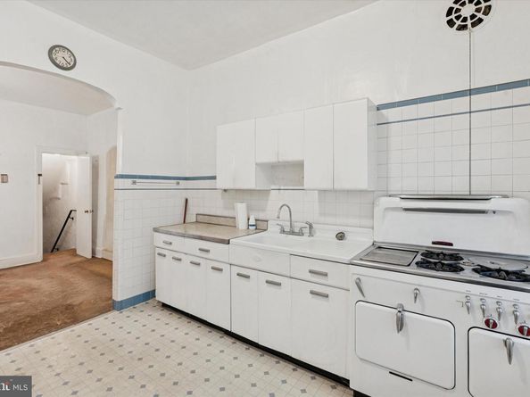 2511 S 17TH Street, Philadelphia PA 19145