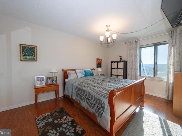 20925 Valley Forge Circle 925, King Of Prussia PA 19406