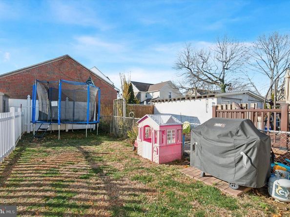 220 Sedgewood Road, Springfield PA 19064