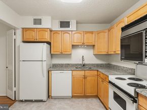 1800 Old Meadow Road 1218, Mclean VA 22102