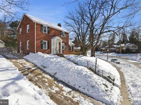 1135 N Powhatan Street N, Arlington VA 22205