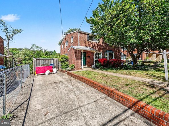 116 E Taylor Run Parkway, Alexandria VA 22314