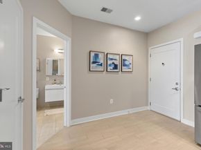 989 S Buchanan Street 214, Arlington VA 22204