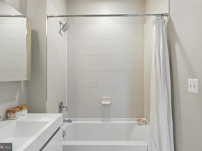 989 S Buchanan Street 214, Arlington VA 22204