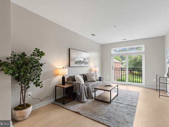 989 S Buchanan Street 214, Arlington VA 22204