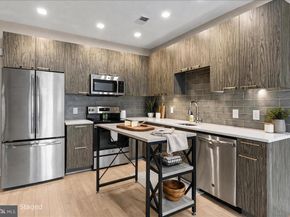 989 S Buchanan Street 214, Arlington VA 22204