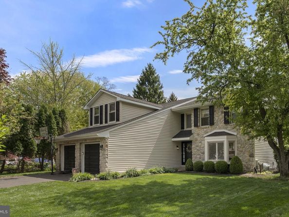 862 Village Circle, Blue Bell PA 19422