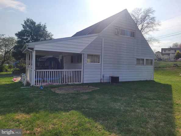 19 Camellia Road, Levittown PA 19057
