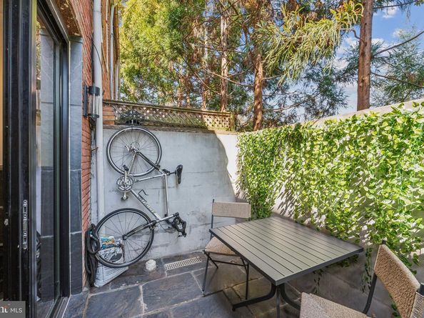 7 Pomander Walk NW, Washington DC 20007