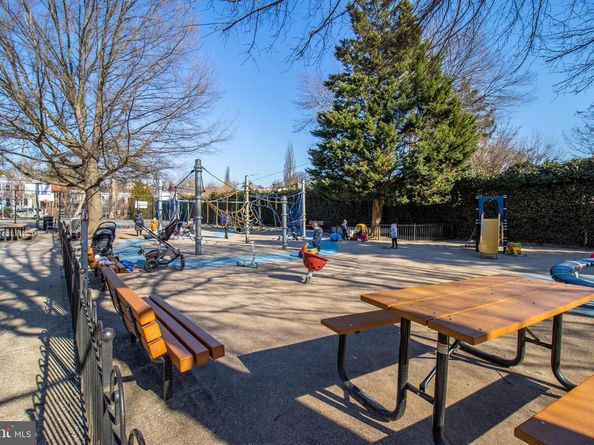 7 Pomander Walk NW, Washington DC 20007