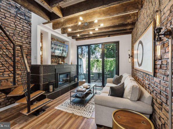 7 Pomander Walk NW, Washington DC 20007