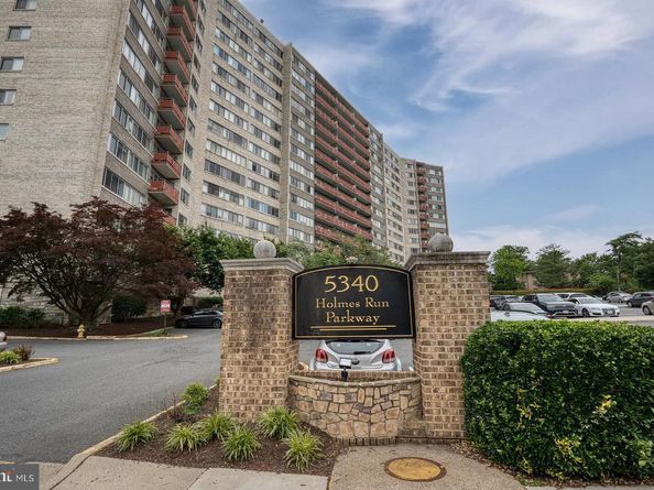 5340 Holmes Run Parkway 101, Alexandria VA 22304