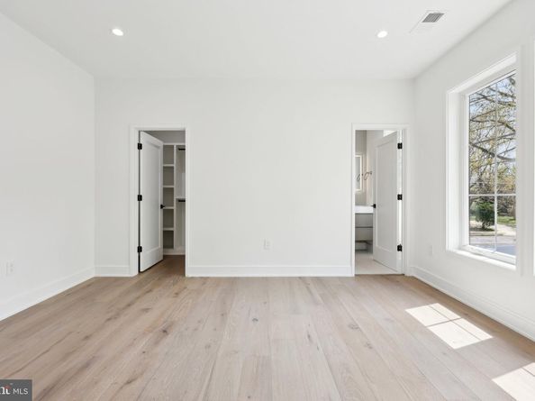 1110 Hillcrest Drive SW, Vienna VA 22180