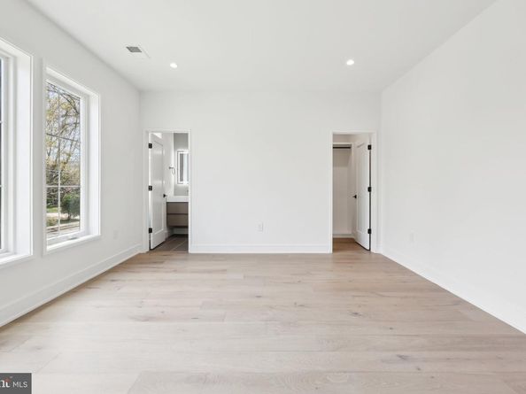 1110 Hillcrest Drive SW, Vienna VA 22180