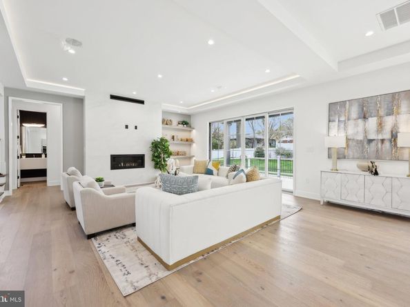 1110 Hillcrest Drive SW, Vienna VA 22180