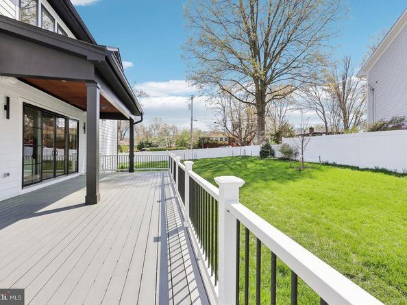 1110 Hillcrest Drive SW, Vienna VA 22180