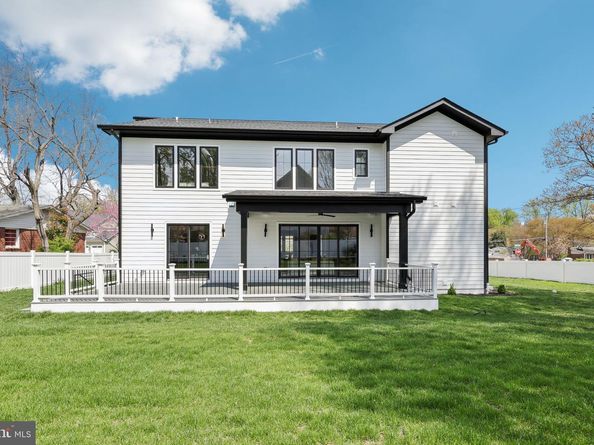1110 Hillcrest Drive SW, Vienna VA 22180