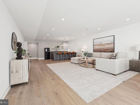 1110 Hillcrest Drive SW, Vienna VA 22180