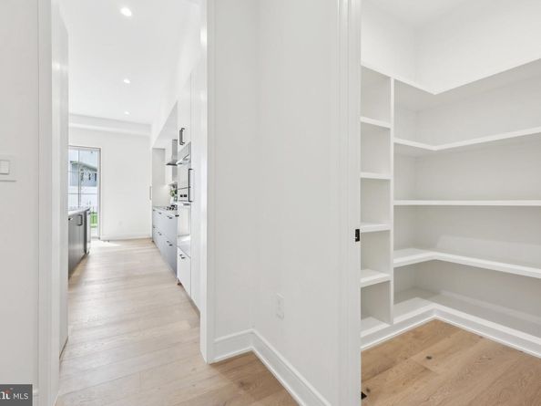 1110 Hillcrest Drive SW, Vienna VA 22180