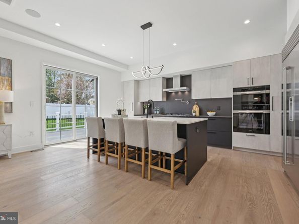 1110 Hillcrest Drive SW, Vienna VA 22180