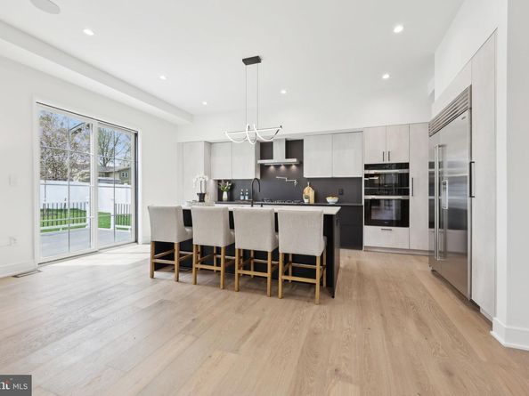 1110 Hillcrest Drive SW, Vienna VA 22180