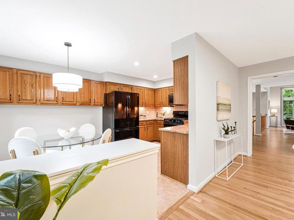 2111 Kings Garden Way, Falls Church VA 22043